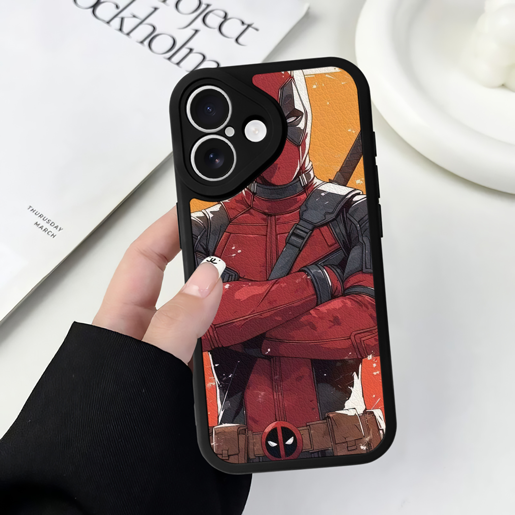 （画像用） Deadpool デッドプール 【iPhone 16シリーズ対応】シリコンスマホケース（レザー調） 材質：シリコン
